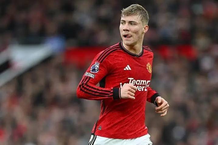 再见，曼联！3000万英镑贱卖新哈兰德！记者：曼联主攻塞斯科